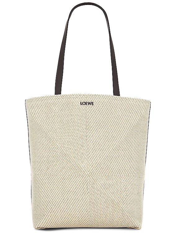 トートバッグ Loewe PUZZLE FOLD POCHETTE LOEWE が折りたためるパズルトートを発売 – ユニセックスで