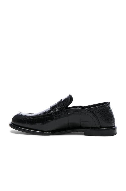 LOEWE L815S01X791100 関税送料込 Loewe Croc Embossed Slip On Loafers in Black & Black | FWRD