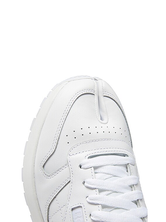 MAISON MARGIELA x REEBOK Project 0 Classic Leather Tabi in White | FWRD