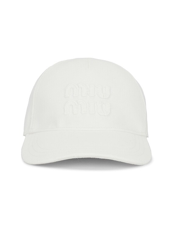 Miu Miu 帽子於白色| FWRD