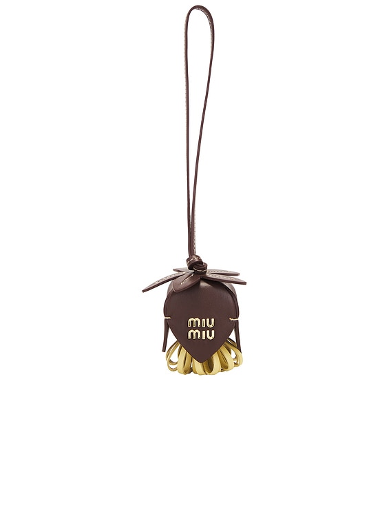 MIUMIUブローチチャーム新品/D24 Miu Miu Flower Bag Charm in Radica & Vaniglia | FWRD