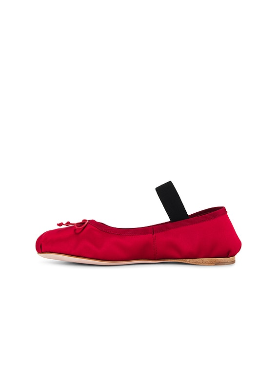 フラットシューズ MiuMiu FW25 Red satin ballerinas (5F794DFDX05QU6 F0011) Miu Miu Ballerina Flat in Rosso | FWRD