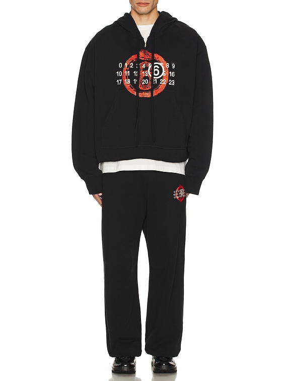 【送料関税込み】MM6 Maison Margiela SS25 SWEATPANTS Black Numeric Sweatpants by MM6 Maison Margiela on Sale