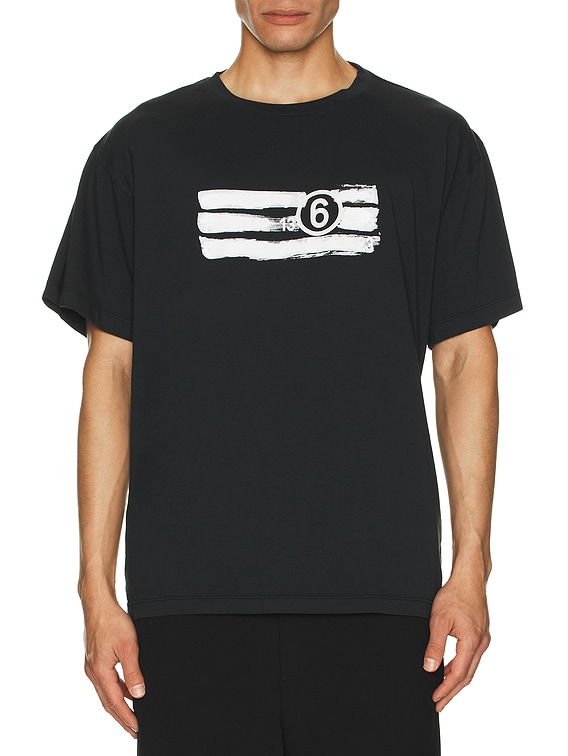 MM6 Maison Margielaマルジェラ　fragile Tシャツ　黒 MM6 Maison Margiela T-Shirt in Black | FWRD