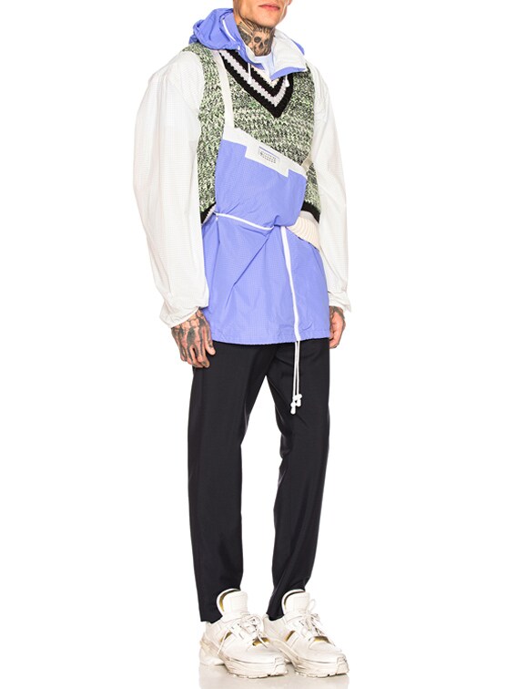 【残りわずか】MAISON MARGIELA フード付きウィンドブレーカー Maison Margiela Windbreaker in White | FWRD