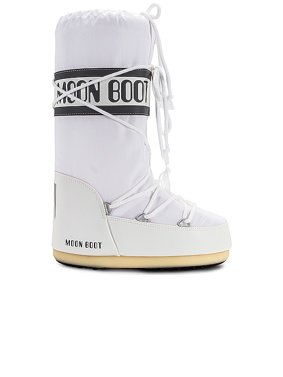 Snel hand kralen MOON BOOT Nylon Classic Boot in White | FWRD