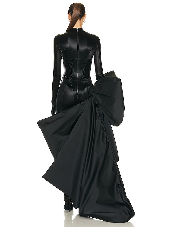 【関税込み】Mugler ブラック Zipped Sleeves フーディ Muglerのブラック Zipped Sleeves フーディがセール中
