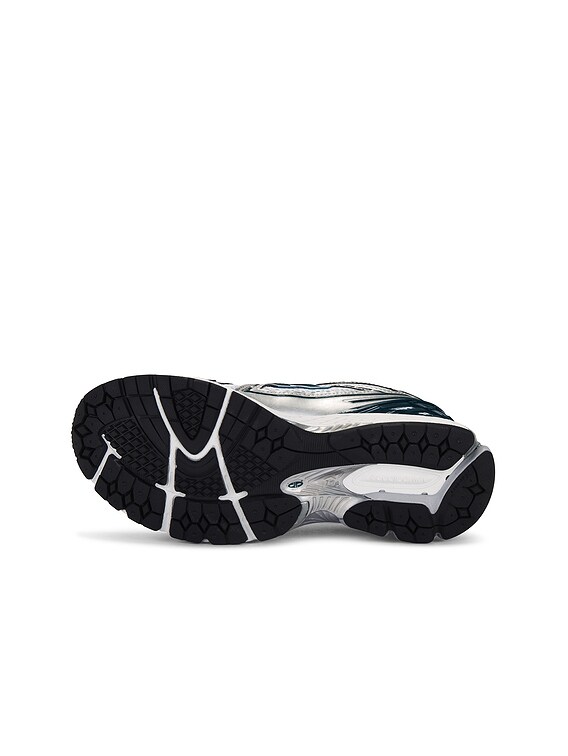 1906r Sneakers