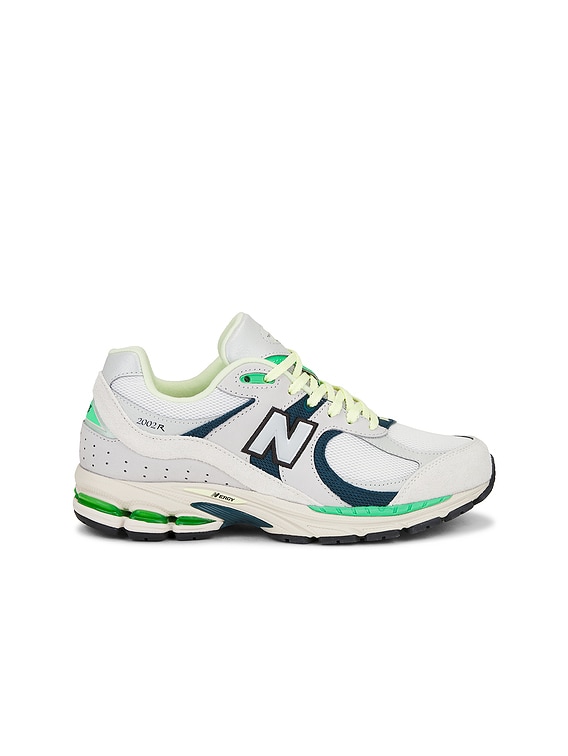 2002r Sneakers