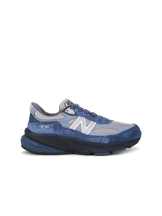 990 Sneaker