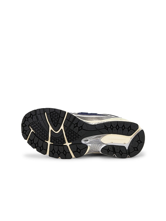 1906r Sneaker