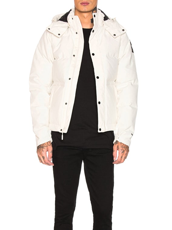 The north face box canyon jacket in vintage shop white