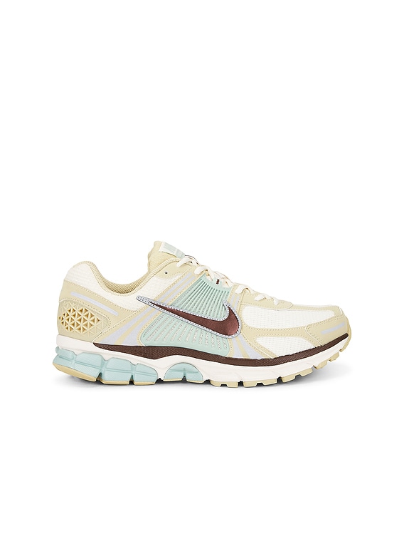 Nike Zoom Vomero 5 Se in Team Gold, Fauna Brown, Pale Ivory