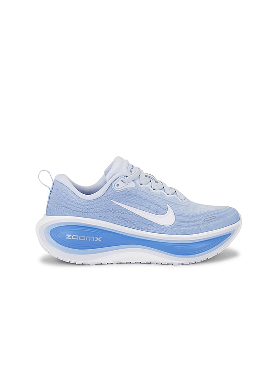 Nike Vomero Plus Sneaker in Football Grey, White, Aluminum