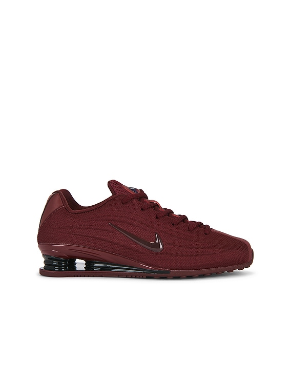 靴 NIKE Shox Z - Dark Team Red Nike Shox Z Sneaker in Dark Team Red & Black | FWRD