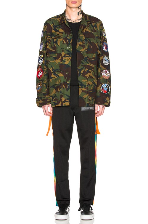offwhite フィールドジャケット OFF-WHITE Field Jacket in Camouflage | FWRD