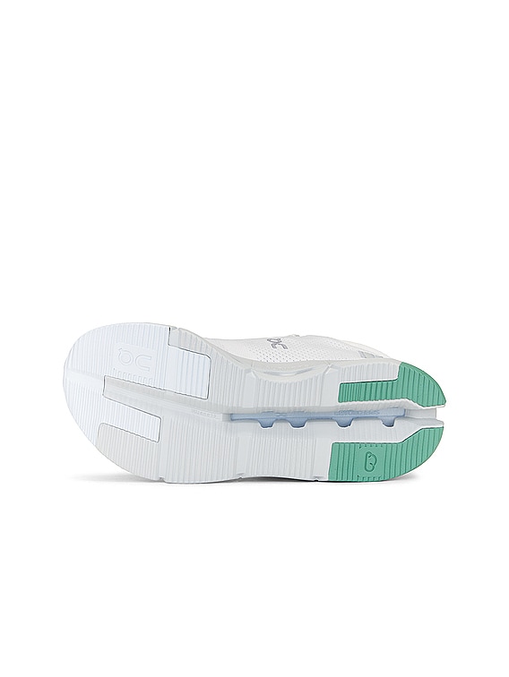 Cloudnova Sneaker