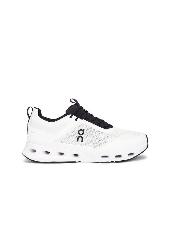 靴 ON Cloudnova Black/White On Cloudnova X Sneaker in White & Black | FWRD