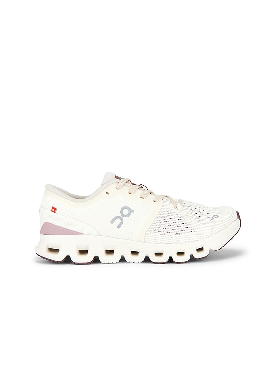 On Cloud X 4 Sneaker in Ivory & Heron | FWRD