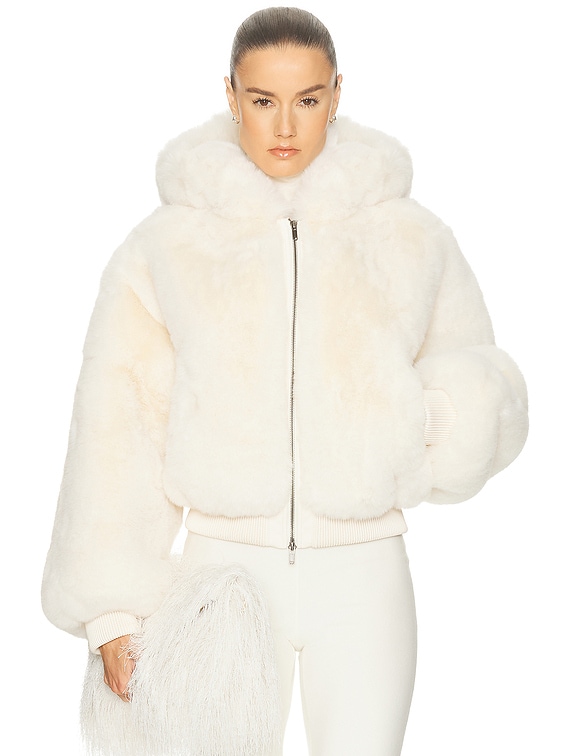 ESMOK fur pocket blouson ホワイト SKIMS Ski Faux Fur Shrunken Zip Up Jacket in Egret | FWRD