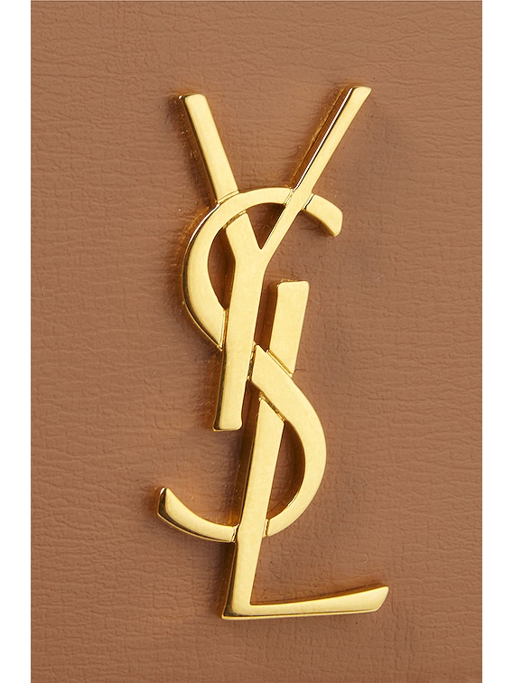 SAINT LAURENT Cassandre レザー フォンホルダー CASSANDRE phone holder in smooth leather | Saint Laurent