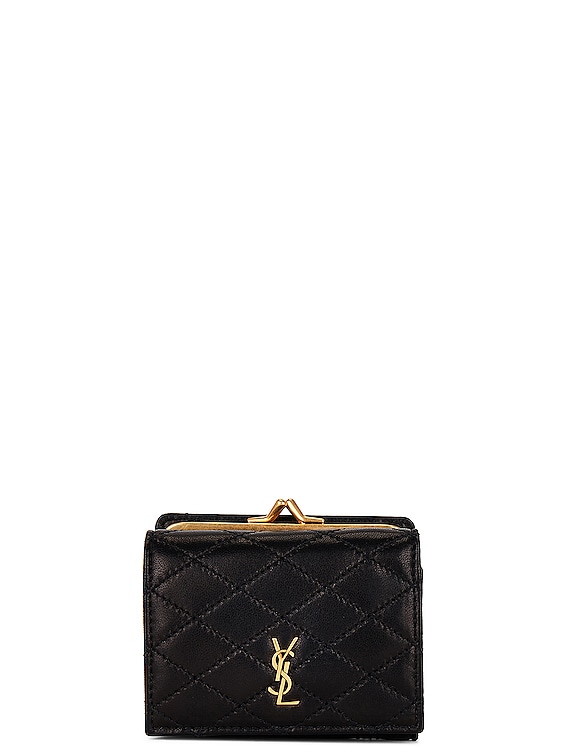 Vicky compact wallet in quilted patent leather