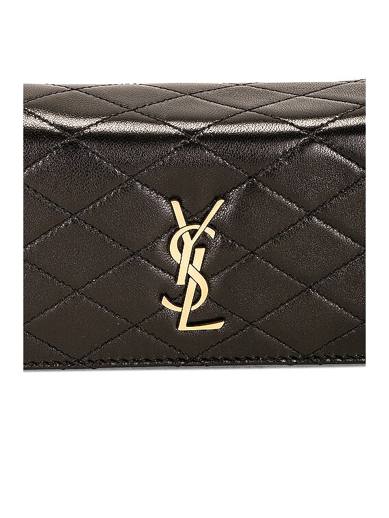 Saint Laurent ギャビー チェーンフォン Saint Laurent Gaby Chain Phone Holder Bag in Nero | FWRD