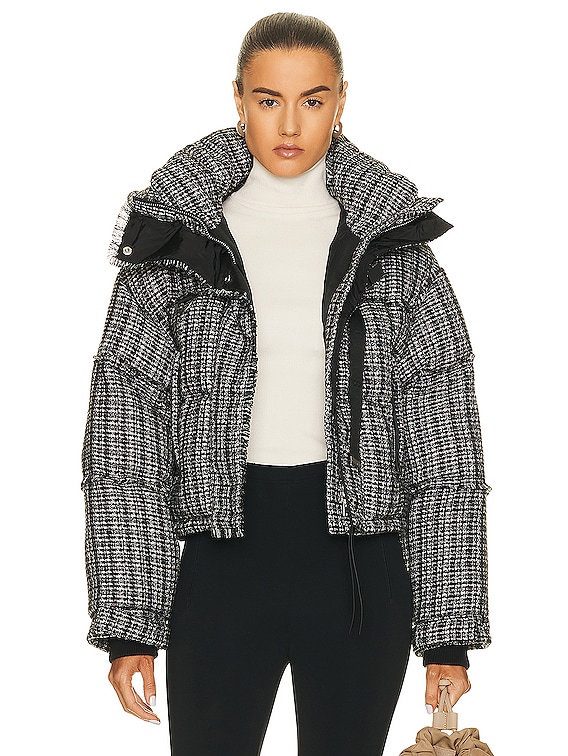 Shoreditch Ski Club Willow Leah Short Puffer in Black in Black