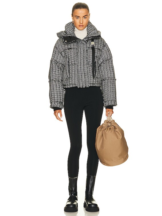 Shoreditch Ski Club Willow Leah Short Puffer in Black in Black
