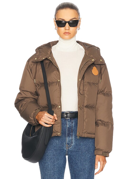 アウター CARAMEL CHEE COAT Sporty & Rich Crown Puffer Jacket in Chocolate Tan | FWRD