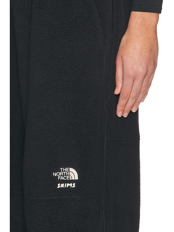 The North Face x SKIMS 1995 Denali Fleece Straight Leg Pant in SK