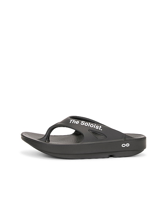 x OOFOS Sandal