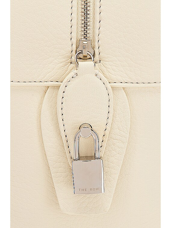 The Row India ヌバック製 バッグ India 15.75 ヌバック製 バッグ ブラック – The Row