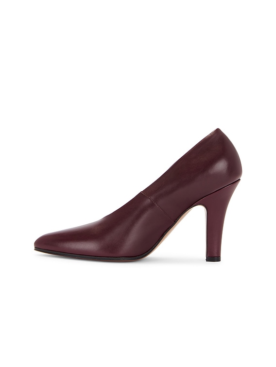 The Row Prudens Pump in Bordeaubergine | FWRD