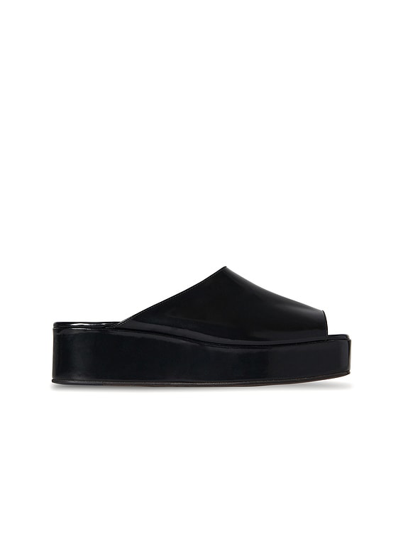 サンダル・ミュール The Row Black Emi Flatform Sandals The Row Emi Flatform Sandal in Black | FWRD