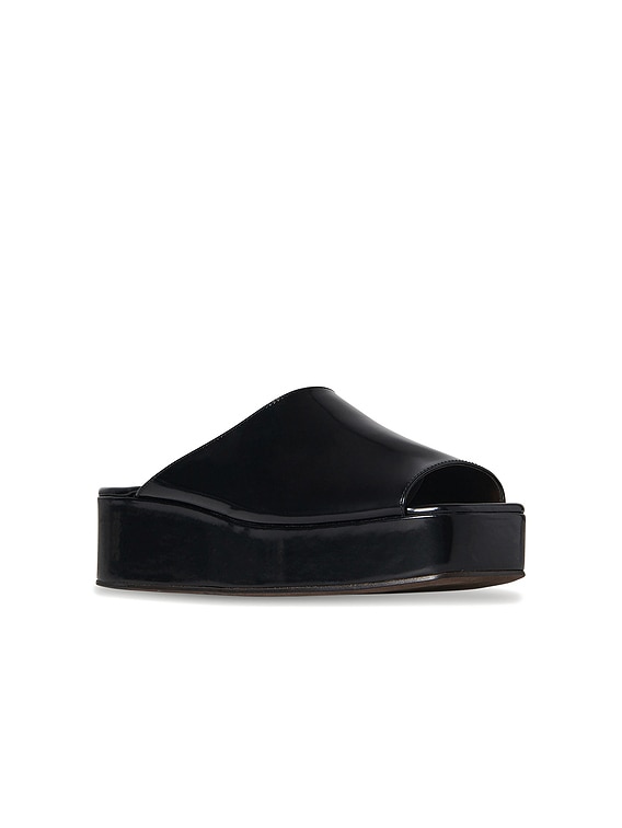 サンダル・ミュール The Row Black Emi Flatform Sandals The Row Emi Flatform Sandal in Black | FWRD