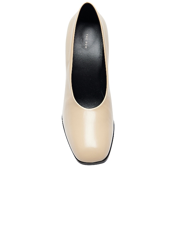 The Row Jade Leather Pumps in Nude FWRD