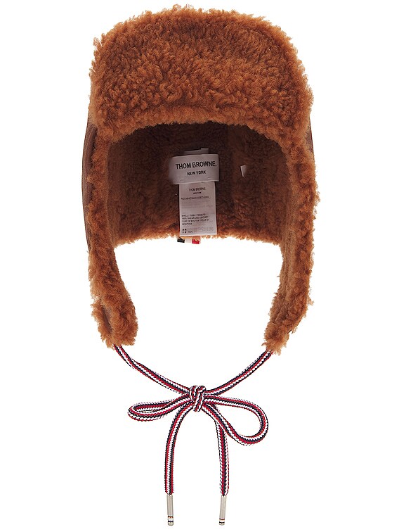 reerui　THOM BROWNE  ムートン帽子 Thom Browne Dyed Shearling Tie Hat in Ginger | FWRD