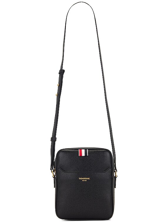 【関税込み】Thom Browne ブラック Vertical カメラバッグ Thom Browne CAMERA バッグ - Black | FWRD