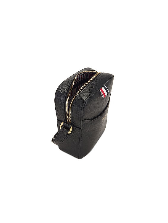 【関税込み】Thom Browne ブラック Vertical カメラバッグ Thom Browne CAMERA バッグ - Black | FWRD