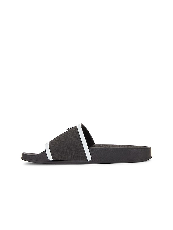 THOM BROWNE ストライプタブプールサンダル Thom Browne サンダル - Black | FWRD