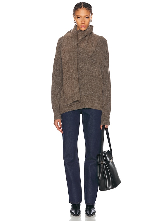 【Toteme】ニットスカーフ Toteme Draped Scarf Knit Sweater in Truffle | FWRD