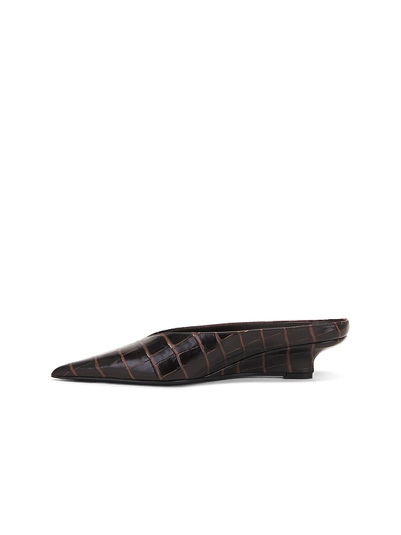 【TOTEME】ブラウン Sharp クロコエンボス ウェッジ ミュール Toteme ミュール - Dark Brown | FWRD