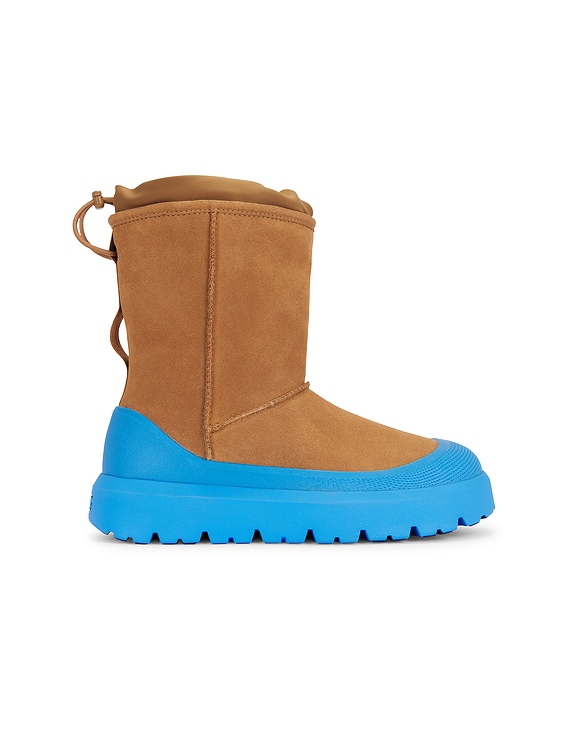 UGG Classic Short Weather Hybrid in Chestnut & Big Sky | FWRD