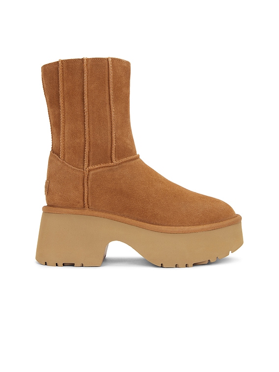 【送料&関税込】UGG Brown twin Seam New Heights Boots In Sue UGG Classic Twin Seam New Heights Boot in Chestnut | FWRD