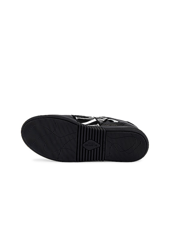Valentino Garavani 6B3RACF590P0AN 関税送料込 Valentino Garavani VL7N Sneakers in Black | FWRD