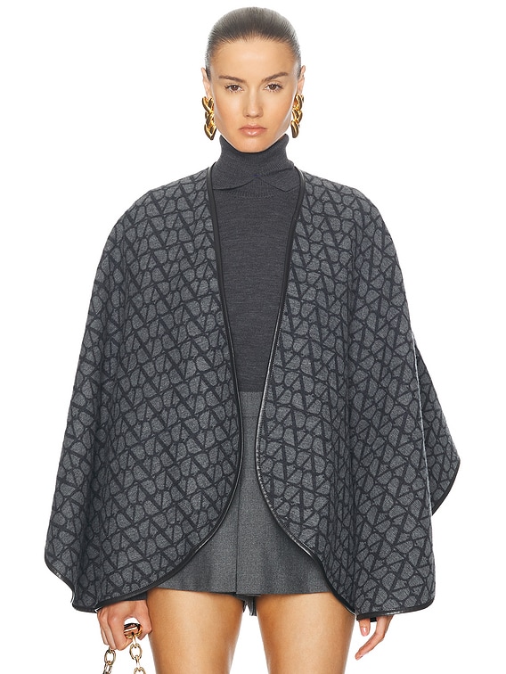 【送料&関税込】Valentino Iconographe Toile Poncho Valentino Garavani Toile Iconographe Poncho in Grigio | FWRD