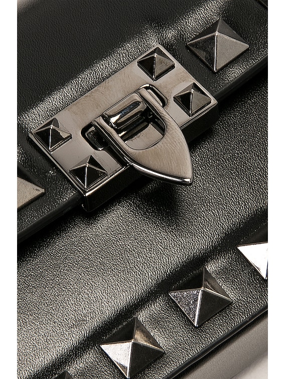 ★VALENTINO★ フーディ Valentino Garavani Garavani Rockstud Spike Small Top Handle