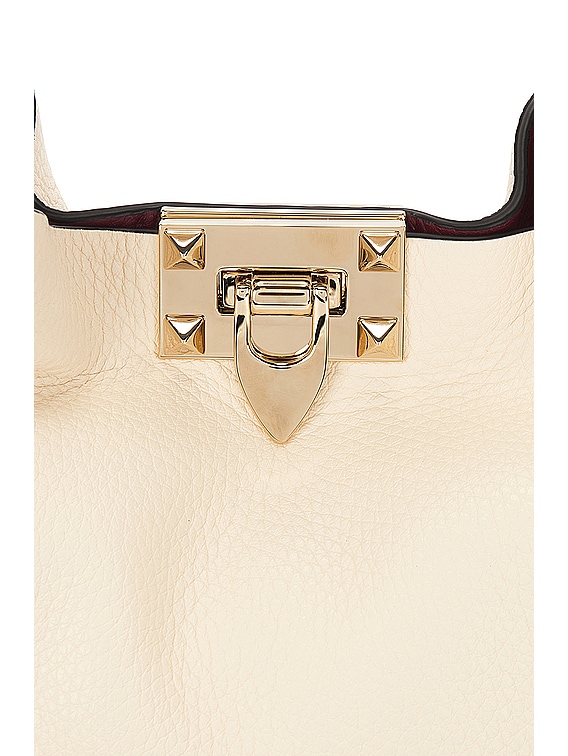 Valentino Garavani ROCKSTUD バッグ - Light Ivory & Rubino | FWRD