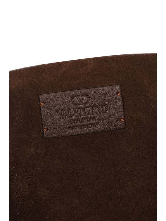 【関税&送料込】Valentino Garavani Nellcote Medium Tote Bag Valentino Garavani Nellcote Medium Tote Bag in Teak Brown | FWRD